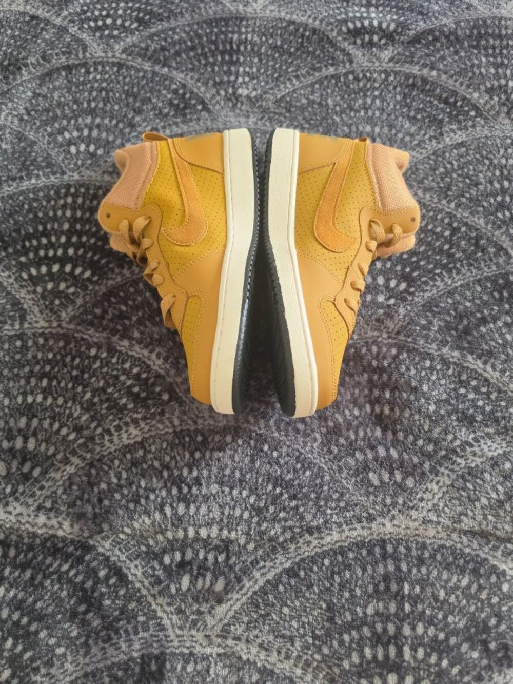 NIKE Youth Mid-Top Sneakers Wheat-Tan Size 5Y - Picture 5 of 8